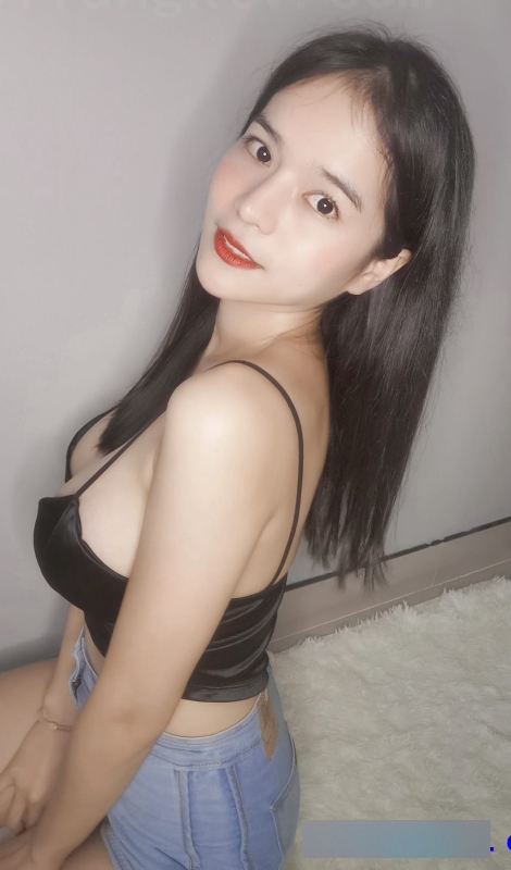 onlyfans泰国网红《pimnalin》学生装作品