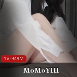 推特超顶极嫩粉女神-《MoMoYIH》