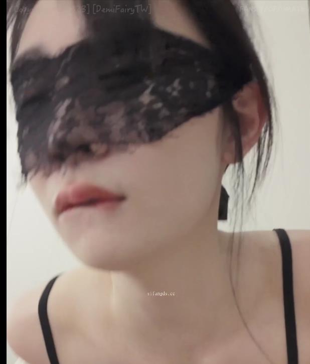 网衣美女清洁妹自拍特写视频，爹咪分频水印眼罩魅力尽显